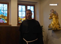 Adoracja przez szybę