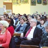  Aula w dolnym kościele św. Jakuba wypełniła się uczestnikami konferencji