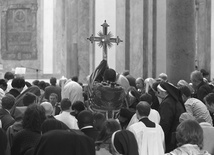 Wielki Piątek - stacja u Świętego Krzyża w Jerozolimie
