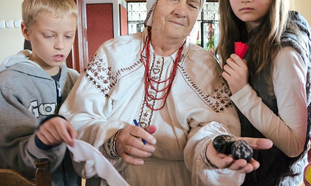  Lasowiaczki z Baranowa przekazują tradycje ludowe najmłodszym