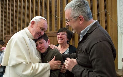 W 2013 r. uzdrowiony za wstawiennictwem rodziców św. Teresy Pietro spotkał się z Franciszkiem. W ramionach papieża rozpłakał się i mówił: to, że żyję, oznacza, że tak mocno kocha mnie Jezus
