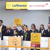 Minuta ciszy dzień po katastrofie była szczególnie przejmująca w siedzibie linii lotniczych Lufthansa i Germanwings