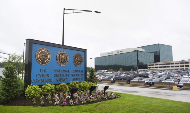 Próba staranowania bramy siedziby NSA