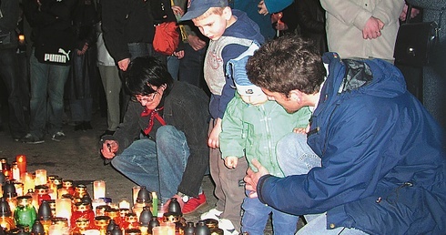 2 kwietnia 2005 r. pod katedrą św.  Mikołaja w Bielsku-Białej