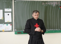 Rekolekcje w parafii i w szkole w Bobrownikach głosił o. Jerzy Wilk OSCam, misjonarz z Madagaskaru