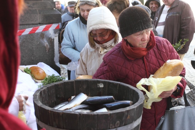 Chleb, śledź i grosz