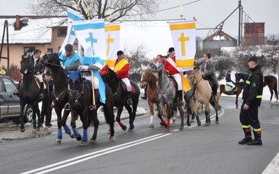 Ruszają wielkanocne procesje konne