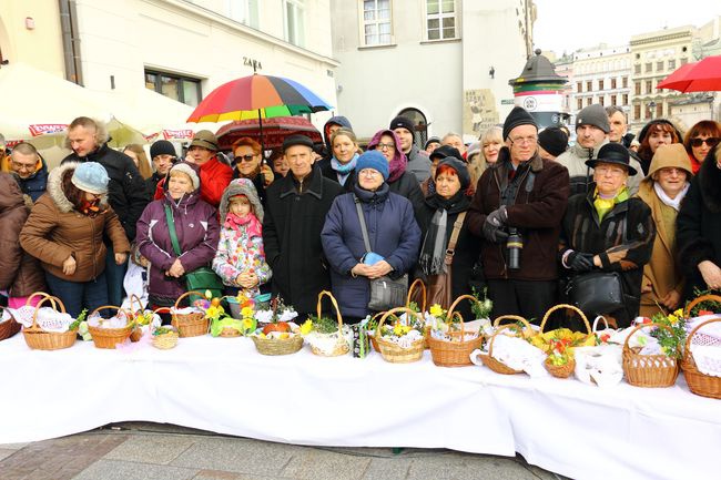 Święcenie pokarmów wielkanocnych. Kraków - 2015