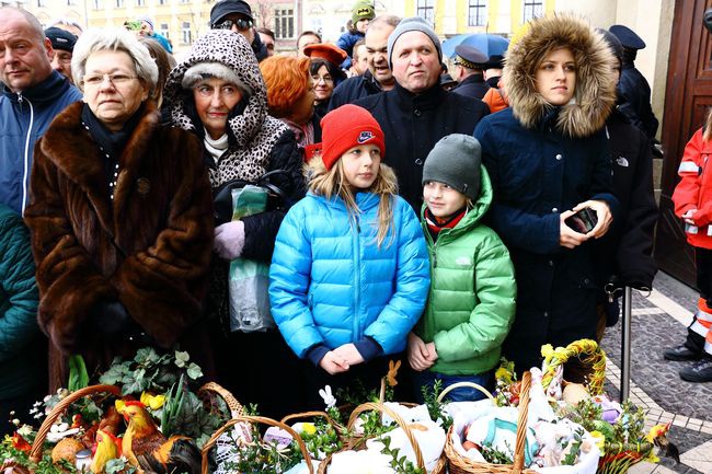 Święcenie pokarmów wielkanocnych. Kraków - 2015