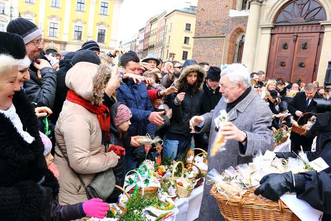 Święcenie pokarmów wielkanocnych. Kraków - 2015