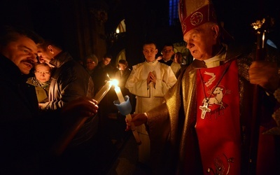 Z ciemności w światło