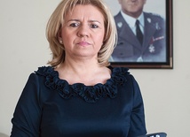 Ewa Błasik jest wdową po gen. pilocie Andrzeju Błasiku, który zginął w katastrofie smoleńskiej 10 kwietnia 2010 roku.
