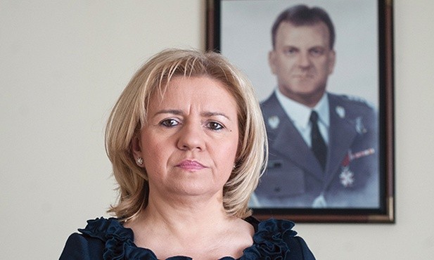 Ewa Błasik jest wdową po gen. pilocie Andrzeju Błasiku, który zginął w katastrofie smoleńskiej 10 kwietnia 2010 roku.