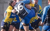 Spotkanie rugby  dla niewtajemniczonych  wygląda jak uliczna bijatyka 