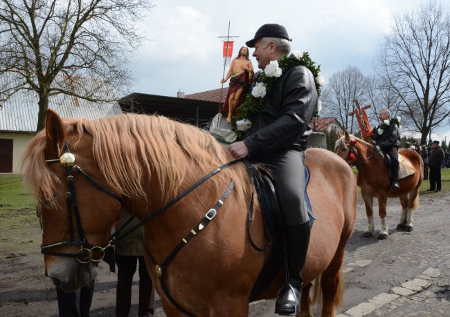 Procesja konna w Ostropie