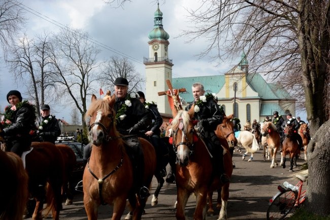 Procesja konna w Ostropie