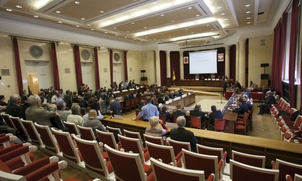 Smoleński pomnik niezgody