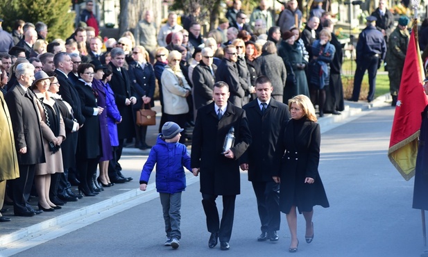 Minuta ciszy na Powązkach