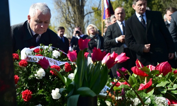 Jarosław Kaczyński na Powązkach