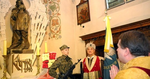 Kompozycja rzeźbiarska Smoleńsk 2010