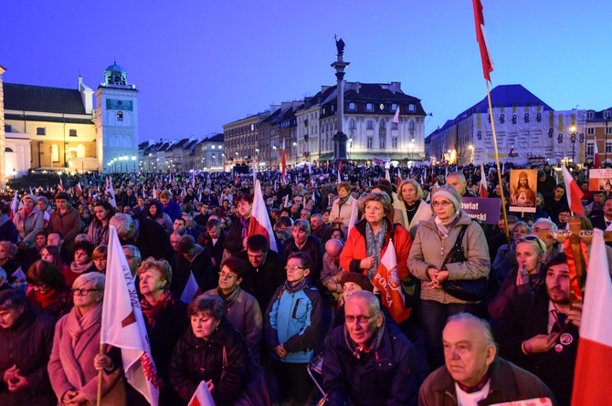 Tłumy na wieczornym Marszu Pamięci