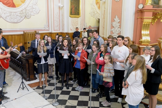 Peregrynacja symboli ŚDM w Szydłowcu i Opocznie