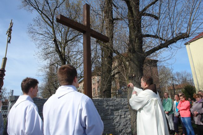 Krzyż w parafii franciszkańskiej w Gliwicach