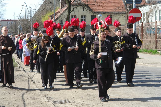 Krzyż w parafii franciszkańskiej w Gliwicach