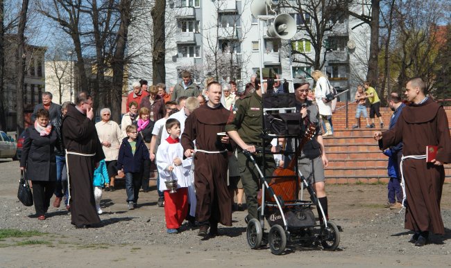 Krzyż w parafii franciszkańskiej w Gliwicach