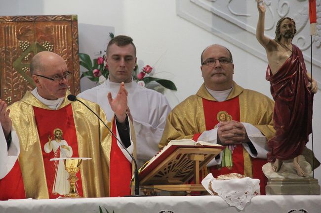 Poświęcenie obrazu Jezusa Miłosiernego w parafii pw. św. Józefa Rzemieślnika