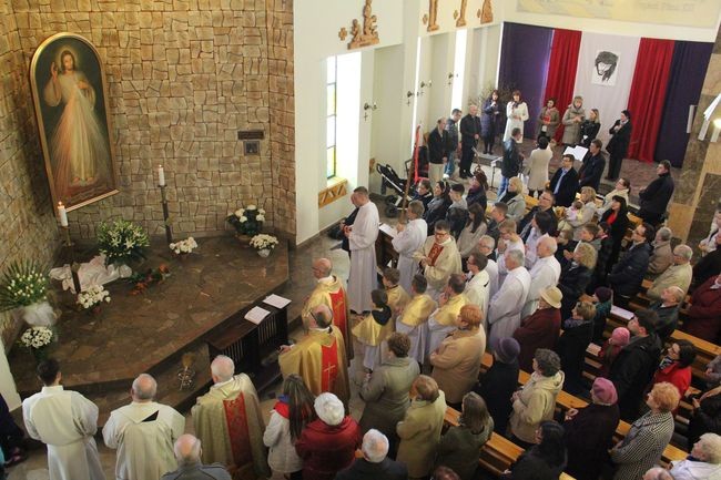 Poświęcenie obrazu Jezusa Miłosiernego w parafii pw. św. Józefa Rzemieślnika