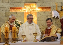 W Niedzielę Miłosierdzia ks. kan. Władysław Droździk (w środku) obchodził 50-lecie kapłaństwa