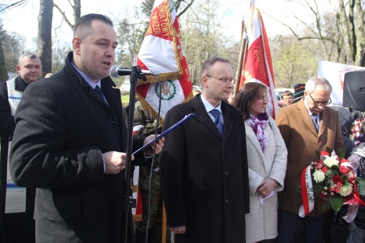 Uroczyste odsłonięcie tablicy ku czci "Inki" i "Zagończyka"