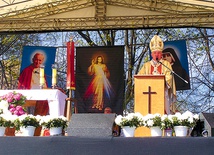 Zdaniem metropolity warszawskiego, Jezus, św. Faustyna i Jan Paweł II tworzą doskonały tryptyk miłosierdzia
