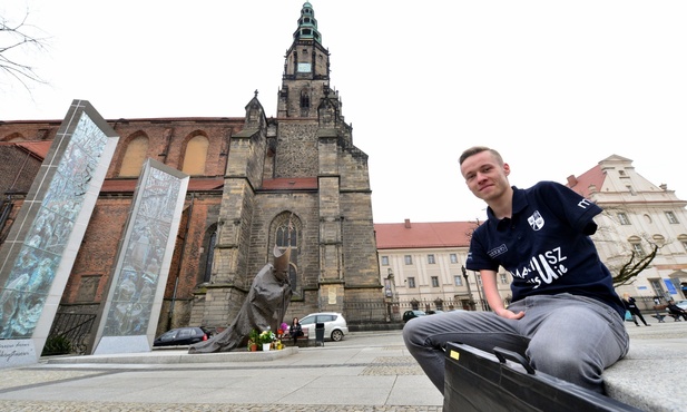 Bez rąk, a jednak z ołówkiem