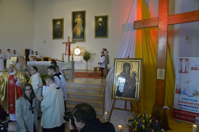 Symbole ŚDM w Przysusze, Kozienicach, Jedlińsku i Zwoleniu