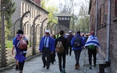 Młodzi uczestnicy Marszu Żywych w Auschwitz I