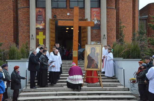 Powitanie krzyża i maryjnej ikony