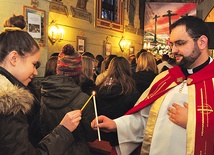 Podczas nabożeństwa dzielono się światłem