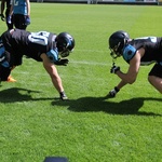 Pokaz futbolu amerykańskiego i cheerleaderek