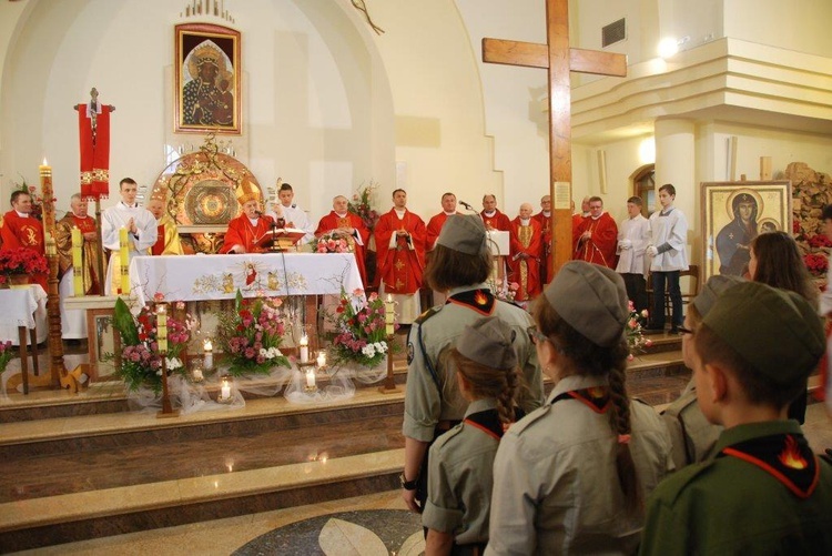 Krzyż i ikona peregrynują 