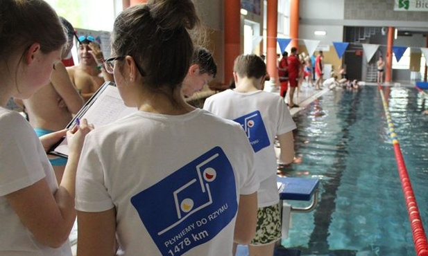 Inicjatorem pływackiej sztafety integracyjnej jest Stowarzyszenie Pomocy Dzieciom Specjalnej Troski ADA 