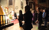 Modlitewne czuwanie młodzieży w kościele w Kurdwanowie