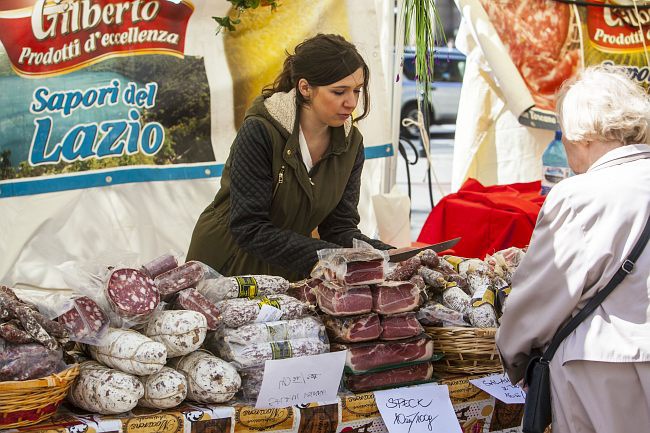 Salami z Toskanii, oliwa z Sycylii