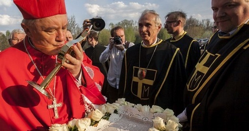 Wpatrzeni w świętego na Bemowie