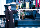   – Matka Marchocka pochowana jest w krypcie pod ołtarzem głównym – mówi s. Katarzyna Maria od Krzyża z krakowskiego klasztoru karmelitanek na Wesołej 