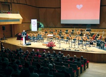 Na jubileuszową galę Caritas przybyło do Filharmonii Koszalińskiej kilkaset osób