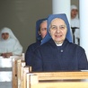  Pomysłodawczynią Niewidzialnego Klasztoru  jest włoska przełożona sióstr apostolinek w Polsce