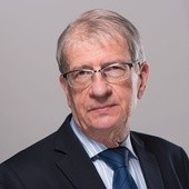Wojciech Roszkowski  – profesor nauk humanistycznych, ekonomista, historyk, b. poseł do Parlamentu Europejskiego, publicysta i autor wielu książek.