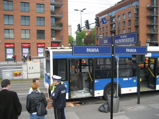 Zderzenie tramwaju z autobusem